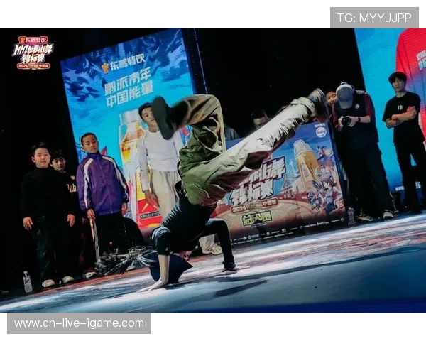 成都街舞队在世界攀岩锦标赛中以92分领先其他队伍表现出色